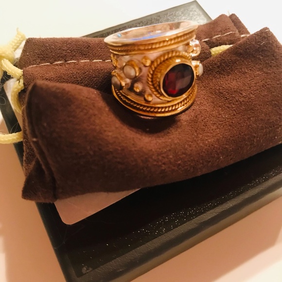 THIS REGAL EYE CATCHING GARNET AND PEARL RING - Picture 8 of 9
